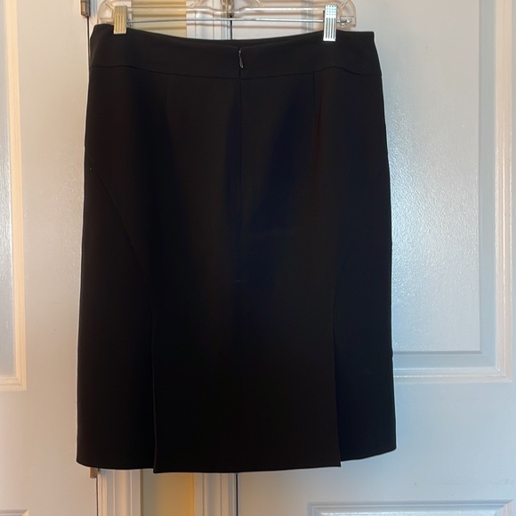 Ann Taylor black lined skirt - Size 8.  Double split detail on back. - Picture 11 of 12